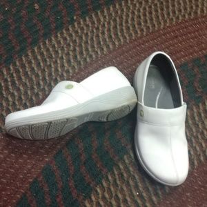 Dansko work wonder nursing shoes
